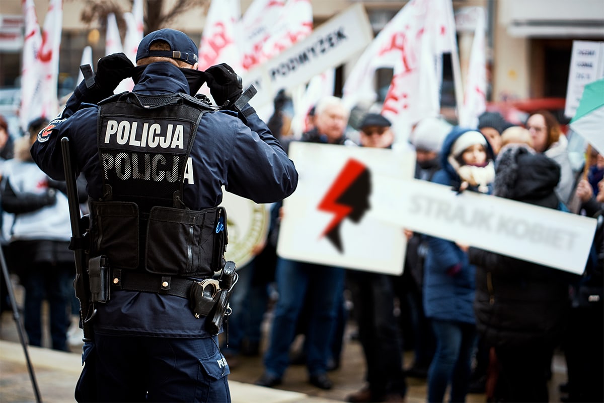 Co robić, gdy na strajku zatrzyma Cię Policja? O tym musisz pamiętać!